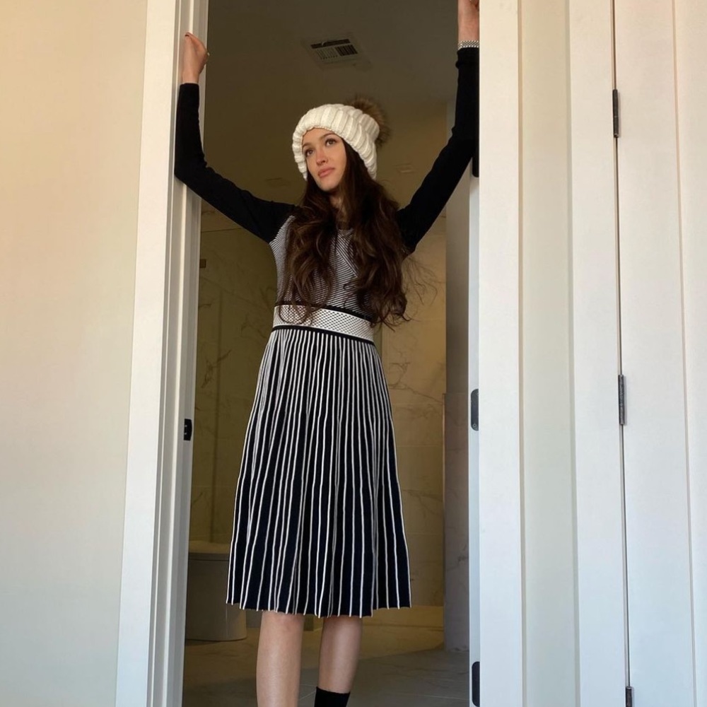 Legally red Knit maxi dress - Picture 4 of 5
